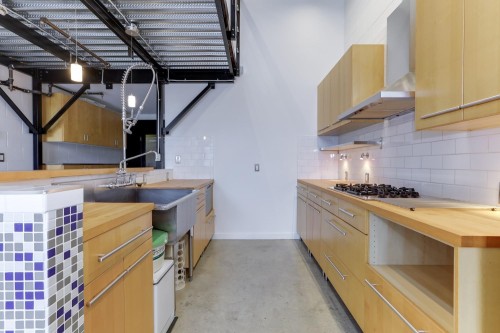 302-1220 Pender Street E, Vancouver, BC 