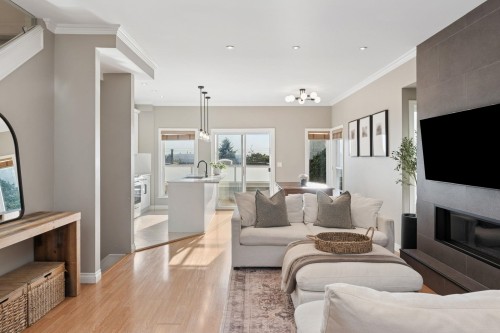 333 Keith Road E, North Vancouver, BC 