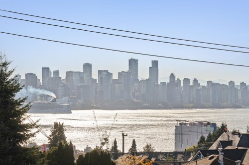 333 Keith Road E, North Vancouver, BC 