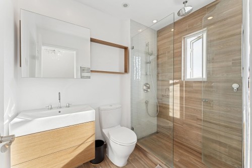 333 Keith Road E, North Vancouver, BC 