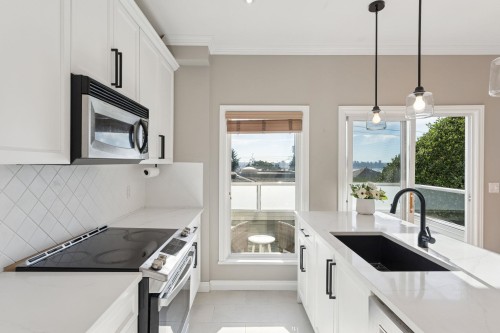 333 Keith Road E, North Vancouver, BC 