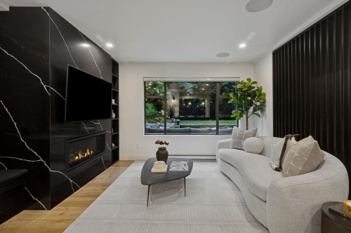 104-2119 Yew Street, Vancouver, BC 