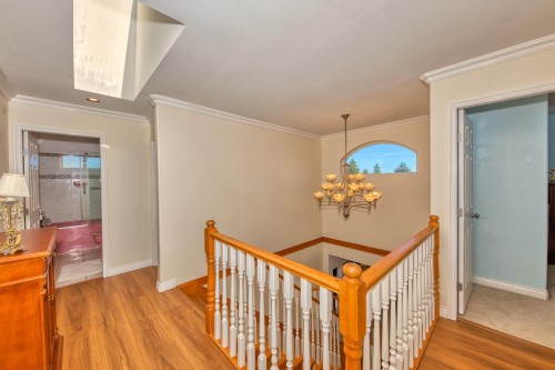 826 13Th Street E, North Vancouver, BC 