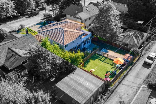 826 13Th Street E, North Vancouver, BC 