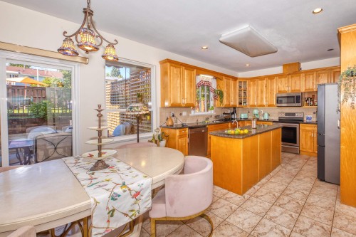 826 13Th Street E, North Vancouver, BC 