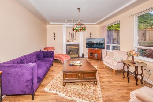 826 13Th Street E, North Vancouver, BC 