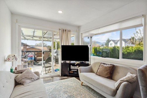 1949 Mahon Avenue, North Vancouver, BC 