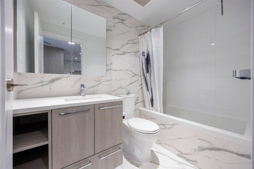 806-8155 Capstan Way, Richmond, BC 