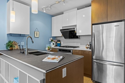 2011-5511 Hollybridge Way, Richmond, BC 