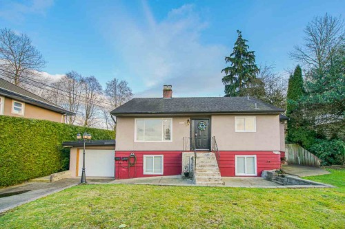 7774 Berkley Street  Burnaby, BC V5E 2J7