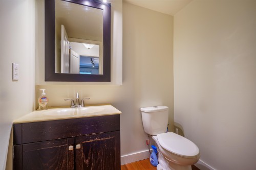 304-327 2Nd Street W, North Vancouver, BC 