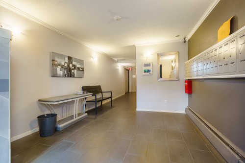 304-327 2Nd Street W, North Vancouver, BC 