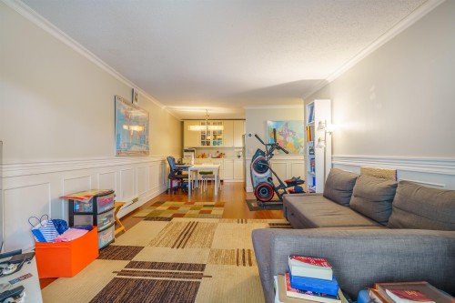 304-327 2Nd Street W, North Vancouver, BC 