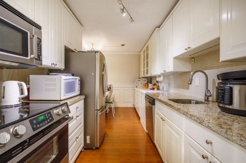 304-327 2Nd Street W, North Vancouver, BC 