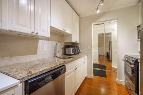 304-327 2Nd Street W, North Vancouver, BC 