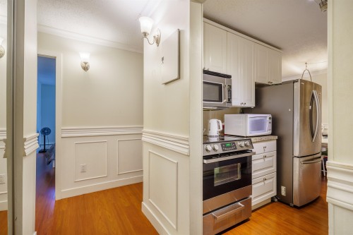 304-327 2Nd Street W, North Vancouver, BC 