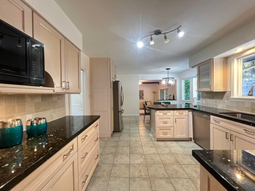 3791 Southridge Avenue, West Vancouver, BC 