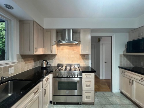 3791 Southridge Avenue, West Vancouver, BC 