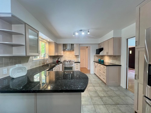 3791 Southridge Avenue, West Vancouver, BC 