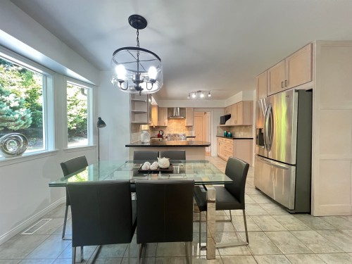 3791 Southridge Avenue, West Vancouver, BC 