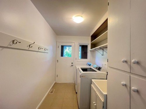 3791 Southridge Avenue, West Vancouver, BC 