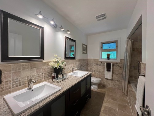 3791 Southridge Avenue, West Vancouver, BC 