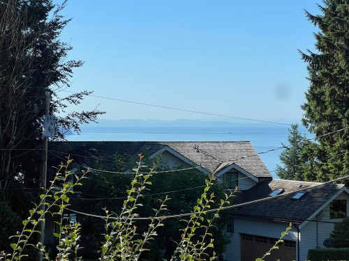 3791 Southridge Avenue, West Vancouver, BC 