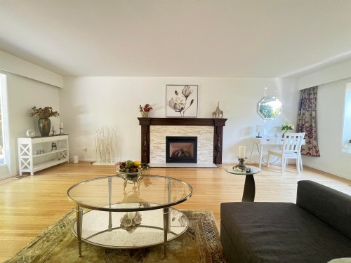 3791 Southridge Avenue, West Vancouver, BC 