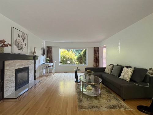 3791 Southridge Avenue, West Vancouver, BC 