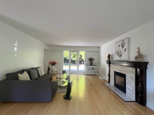 3791 Southridge Avenue, West Vancouver, BC 