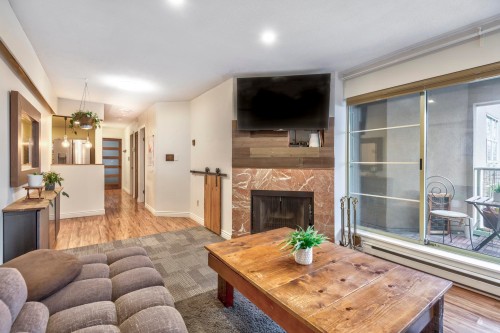 204-1082 8Th Avenue W, Vancouver, BC 