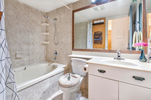 204-1082 8Th Avenue W, Vancouver, BC 