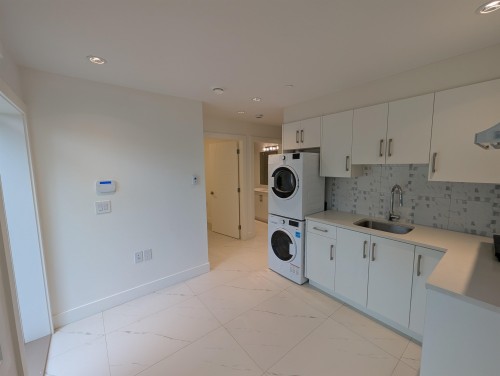 Lower-1915 East 37Th Avenue, Vancouver, BC 