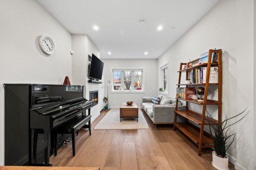 908 17Th Avenue E, Vancouver, BC 