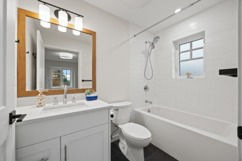 908 17Th Avenue E, Vancouver, BC 