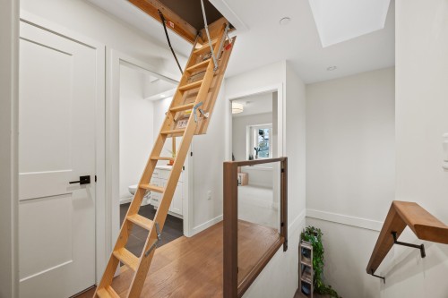 908 17Th Avenue E, Vancouver, BC 