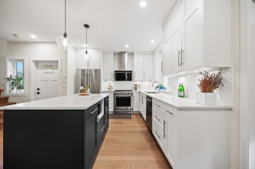 908 17Th Avenue E, Vancouver, BC 