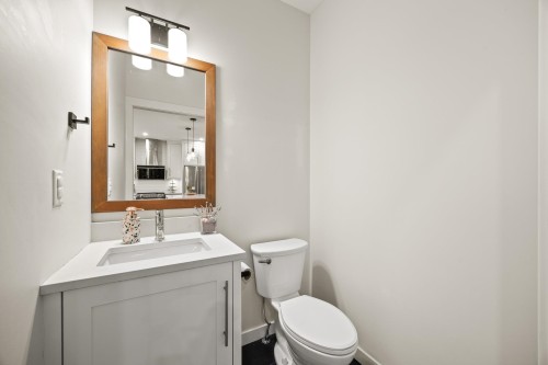 908 17Th Avenue E, Vancouver, BC 