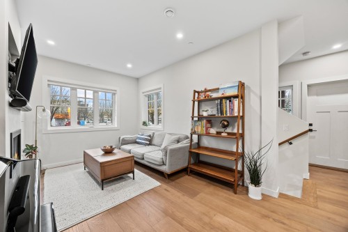 908 17Th Avenue E, Vancouver, BC 