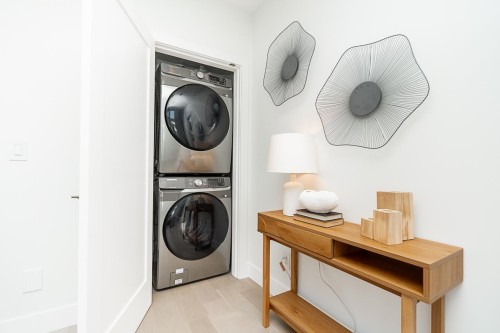 2-434 1St Street E, North Vancouver, BC 