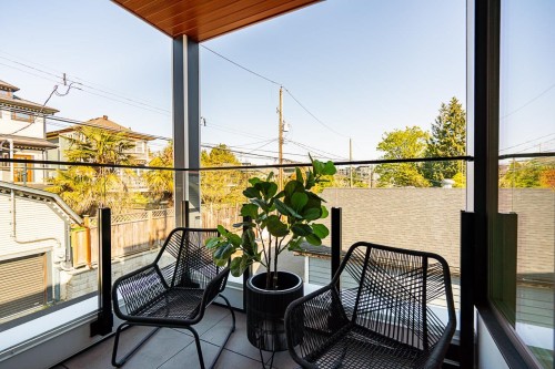 2-434 1St Street E, North Vancouver, BC 