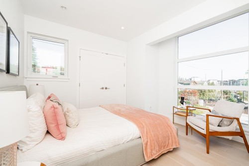 2-434 1St Street E, North Vancouver, BC 