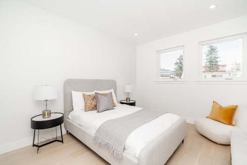 2-434 1St Street E, North Vancouver, BC 