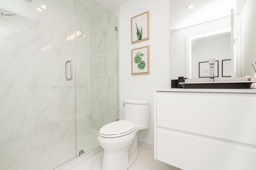 2-434 1St Street E, North Vancouver, BC 