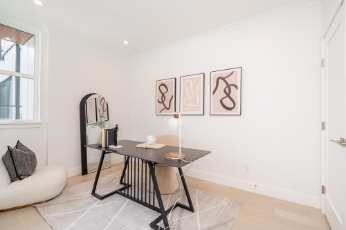 2-434 1St Street E, North Vancouver, BC 