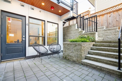 2-434 1St Street E, North Vancouver, BC 