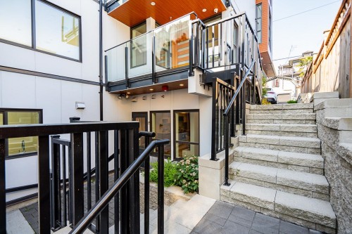 2-434 1St Street E, North Vancouver, BC 