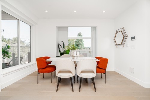 2-434 1St Street E, North Vancouver, BC 