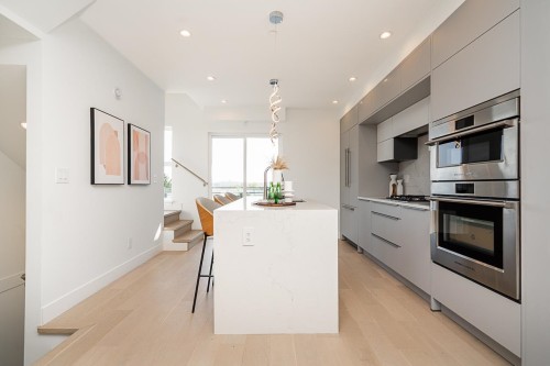 2-434 1St Street E, North Vancouver, BC 