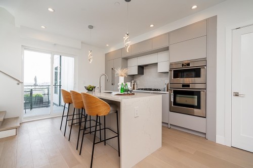 2-434 1St Street E, North Vancouver, BC 